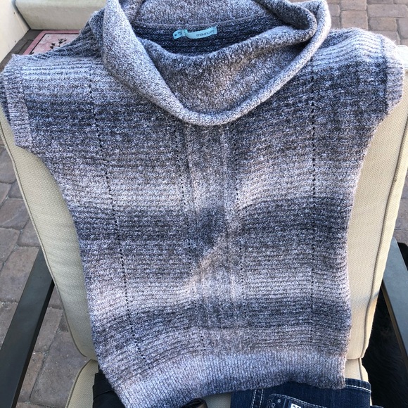 Brown and cream color ombré sweater vest - Picture 2 of 5